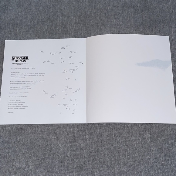 Stranger Things: The Official Coloring Book Season 4 - Picture 8 of 8